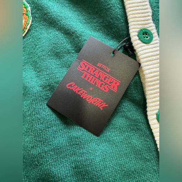 NEW Stranger Things X Cakeworthy Unisex Sz XL HAWKINS HIGH SCHOOL CARDIGAN - Picture 2 of 4